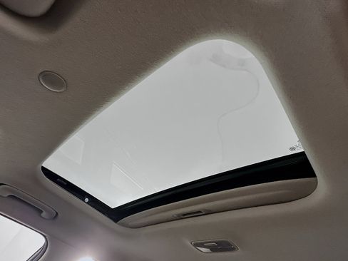 Used 2025 Hyundai Venue SEL image 25