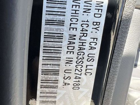 Used 2025 Jeep Grand Cherokee Laredo X image 25