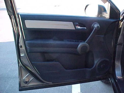 Used 2010 Honda CR-V LX image 17