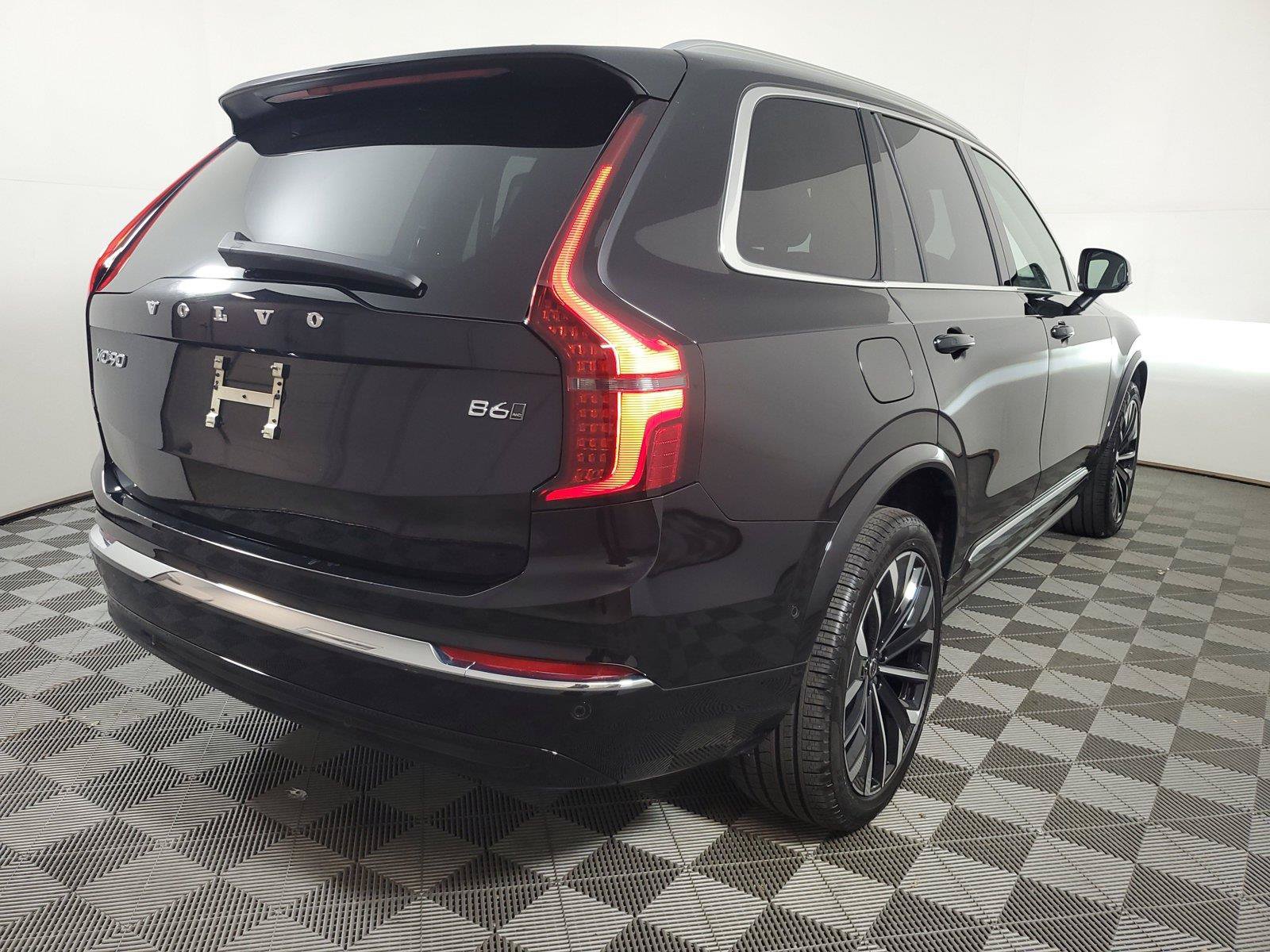 Certified 2026 Volvo XC90 B6 Ultra AWD/4WD image 7