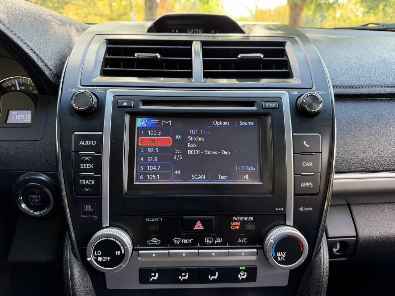 Used 2012 Toyota Camry SE w/ Leather Pkg FWD image 21