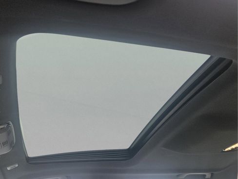 Used 2023 BMW 530e w/ Premium Package image 32