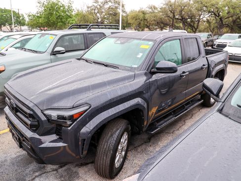 Used 2025 Toyota Tacoma SR5 AWD/4WD image 3