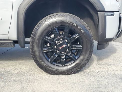 Used 2025 GMC Sierra 2500 AT4 image 5
