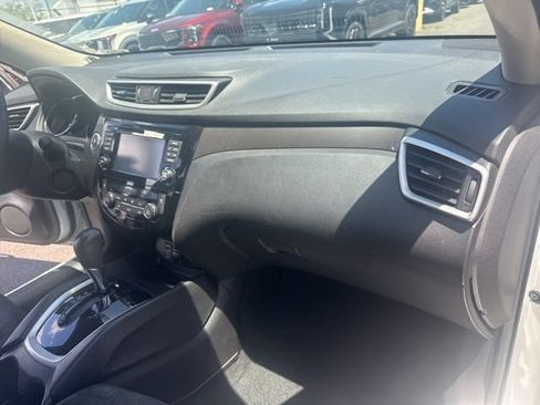 Used 2015 Nissan Rogue SV w/ SV Premium Package FWD image 15