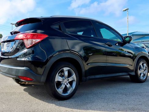 Used 2017 Honda HR-V EX-L image 2