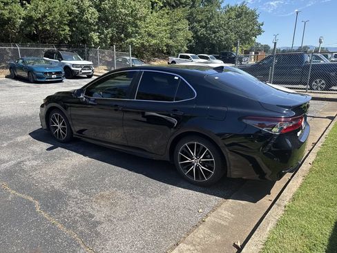 Used 2021 Toyota Camry SE FWD image 14