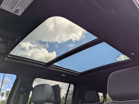 New 2025 Chevrolet Suburban Premier image 25