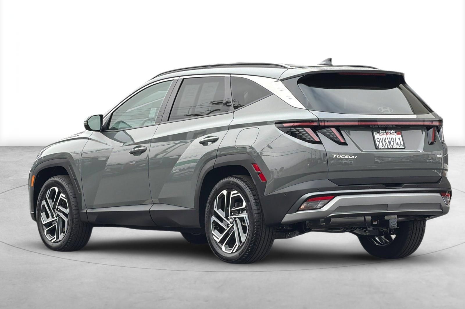 Certified 2025 Hyundai Tucson Limited AWD/4WD image 4