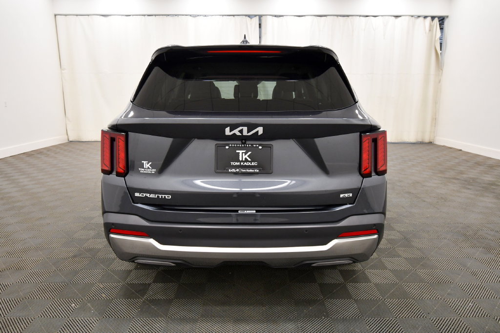 Certified 2024 Kia Sorento S w/ Panoramic Sunroof Package AWD/4WD image 6