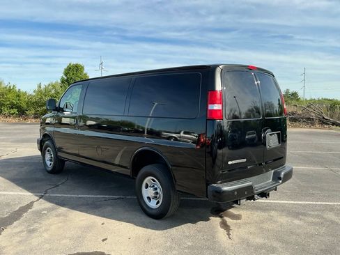 Used 2023 Chevrolet Express 3500 w/ Driver Convenience Package image 5
