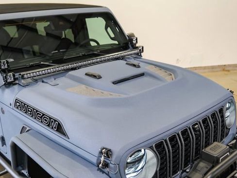 Used 2025 Jeep Wrangler Unlimited Rubicon w/ Technology Group image 75