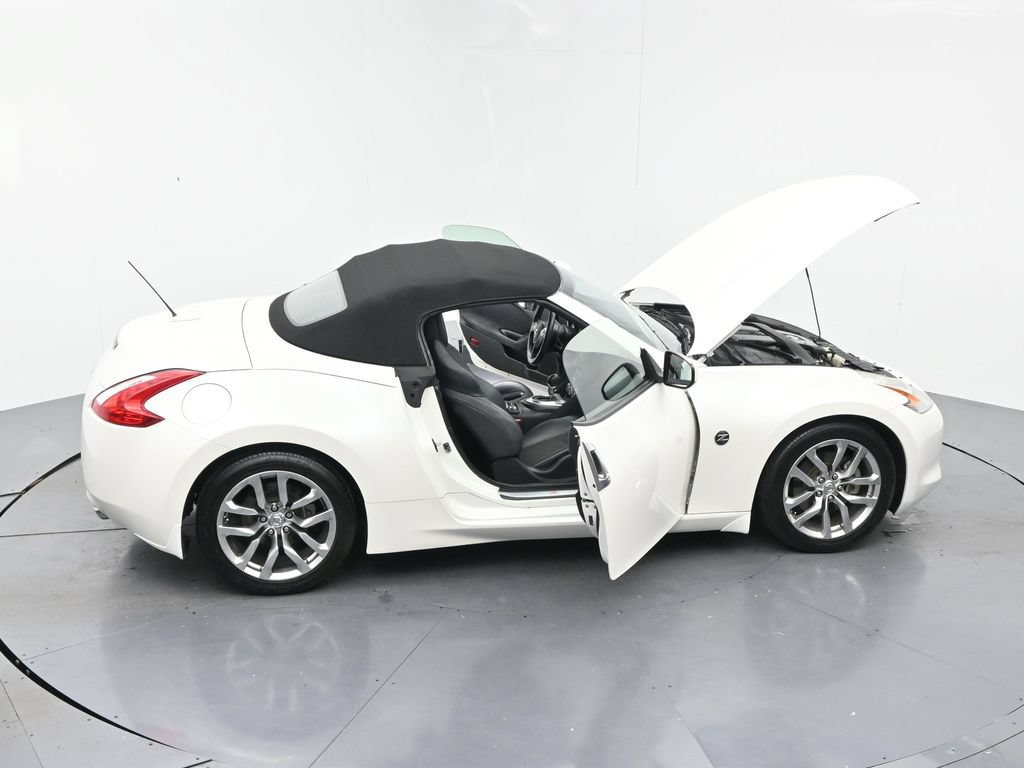Used 2010 Nissan 370Z Touring RWD image 23