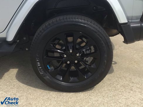 Used 2022 Jeep Wrangler Unlimited Sahara w/ Cold Weather Group image 37