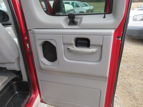 Used 1999 Ford E-150 and Econoline 150 Wagon image 19