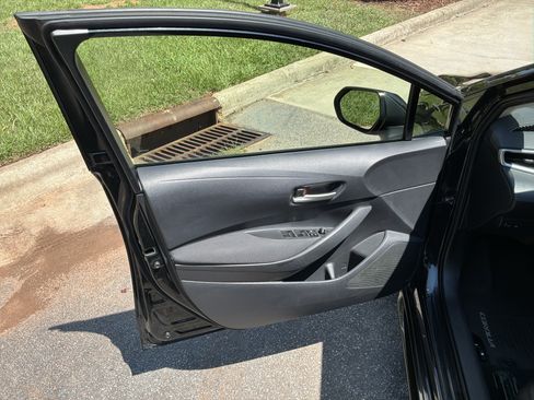 Used 2020 Toyota Corolla LE FWD image 14