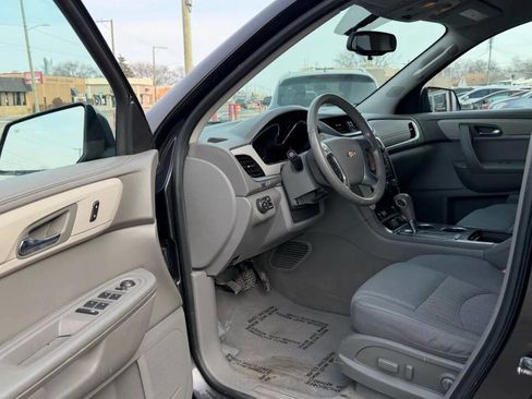Used 2016 Chevrolet Traverse LT w/ Style and Technology Package image 16