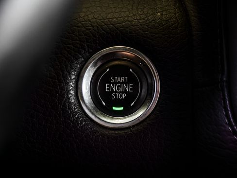 Used 2024 GMC Yukon XL Denali AWD/4WD image 18