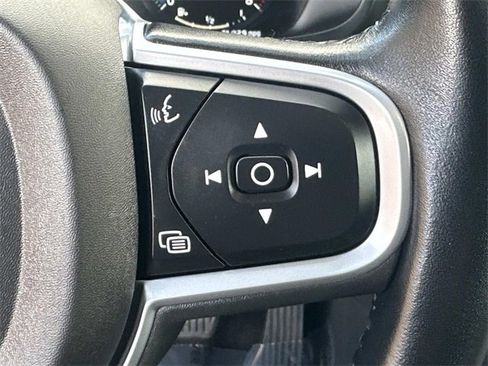 Used 2019 Volvo S60 T6 Momentum w/ Multimedia Package image 16