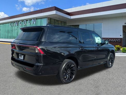 New 2025 Lincoln Navigator L Reserve w/ Jet Appearance Package AWD/4WD image 4