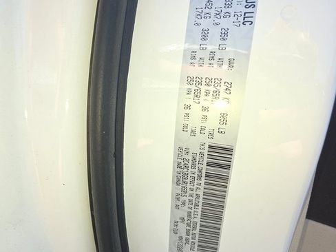 Used 2018 Chrysler Pacifica Touring-L FWD image 6
