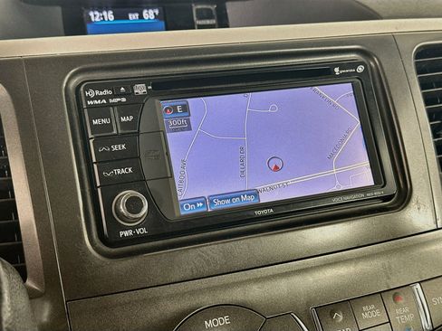 Used 2013 Toyota Sienna XLE FWD image 22
