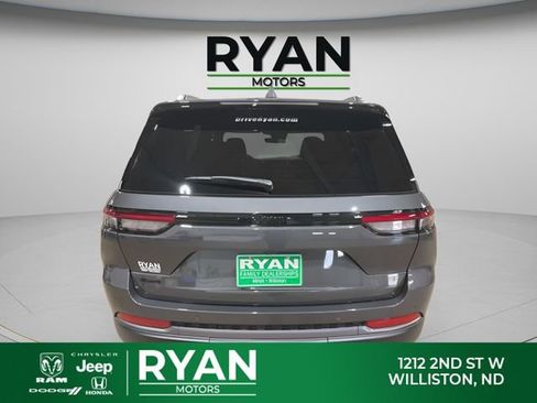 New 2026 Jeep Grand Cherokee Altitude AWD/4WD image 8