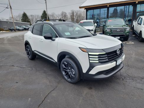 New 2026 Nissan Kicks SR image 1