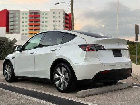 Used 2020 Tesla Model Y Long Range image 18
