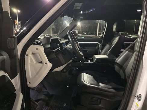 Used 2023 Land Rover Defender 110 SE image 9