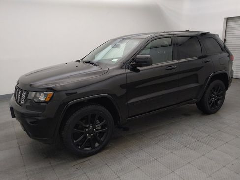 Used 2020 Jeep Grand Cherokee Altitude AWD/4WD image 2