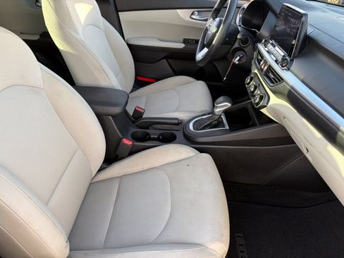 Used 2022 Kia Forte LXS FWD image 12