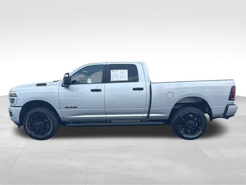 Used 2026 RAM 2500 Big Horn AWD/4WD image 2