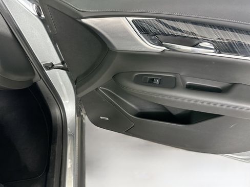 Used 2025 Cadillac XT6 Premium Luxury image 36