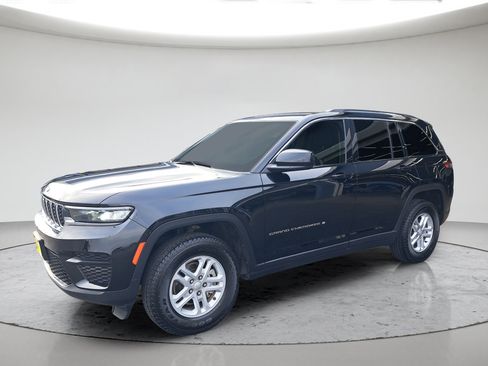 Used 2023 Jeep Grand Cherokee Laredo AWD/4WD image 7