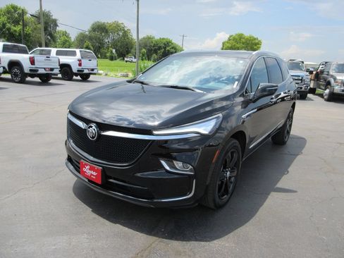 Used 2024 Buick Enclave Essence w/ Experience Buick Package FWD image 11