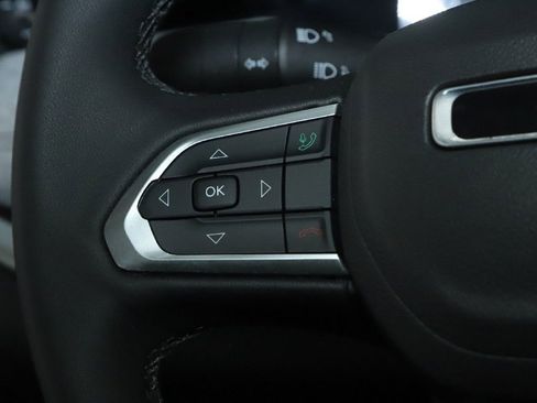 Used 2024 Jeep Compass Latitude image 22