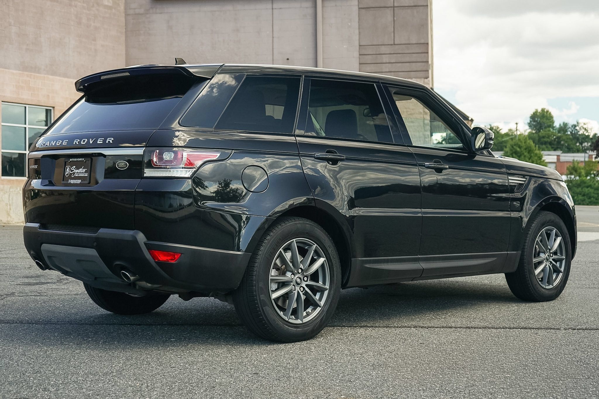 Used 2016 Land Rover Range Rover Sport SE AWD/4WD image 4