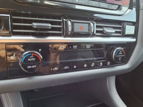 Used 2024 Nissan Pathfinder SV image 16