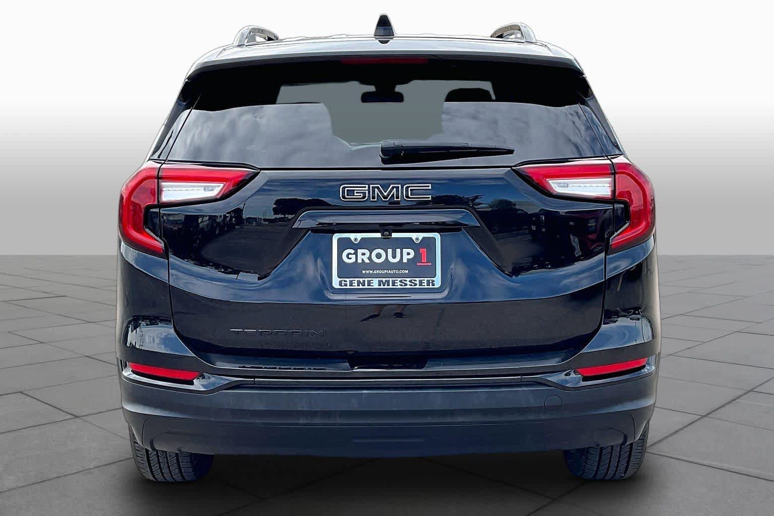 Used 2022 GMC Terrain SLE w/ Driver Convenience Package FWD image 5