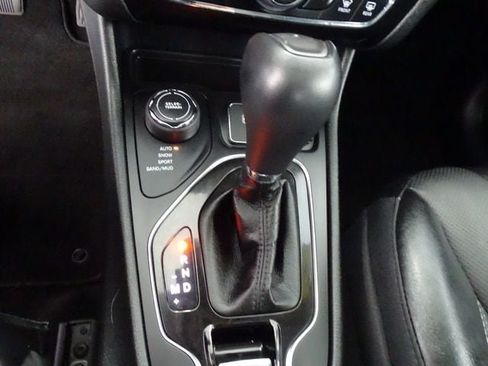 Certified 2023 Jeep Cherokee Altitude Lux w/ Lux Elite Package AWD/4WD image 11
