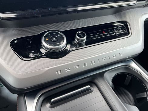Used 2025 Ford Expedition Active image 31
