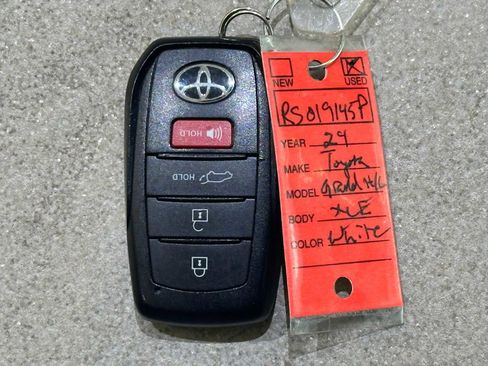 Certified 2024 Toyota Grand Highlander AWD image 32