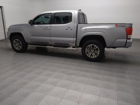 Used 2016 Toyota Tacoma SR5 w/ Towing Package image 3