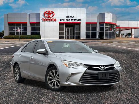 Used 2015 Toyota Camry XLE image 1
