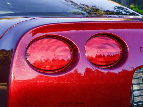 Used 2003 Chevrolet Corvette 50th Anniversary Edition w/ Preferred Equipment Group image 98