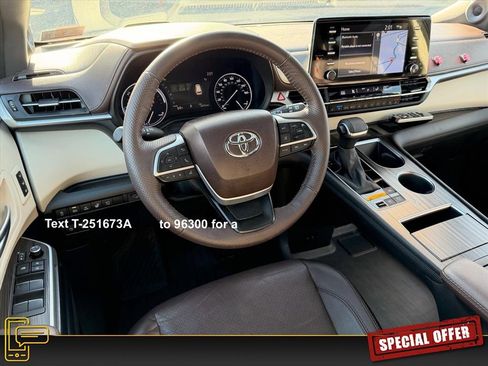 Used 2023 Toyota Sienna Platinum image 12