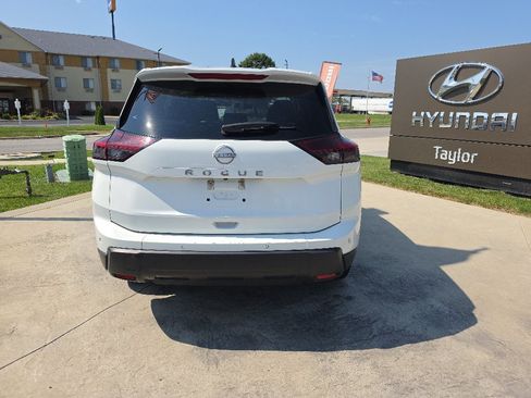 Used 2024 Nissan Rogue S FWD image 6