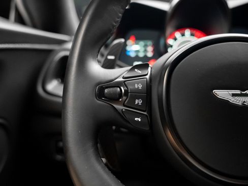 Used 2022 Aston Martin V8 Vantage Coupe image 41