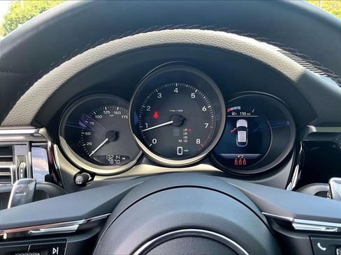 Certified 2023 Porsche Macan AWD/4WD image 25